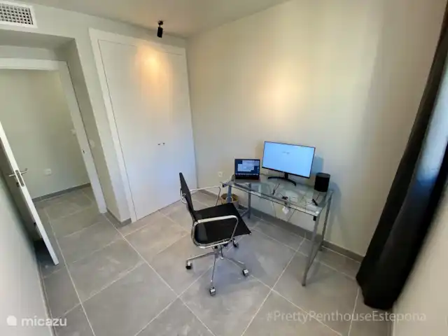 Joli Penthouse Estepona | Espagne, Costa del Sol, Estepona - penthouse Salle d'étude où se trouve maintenant le troisième lit simple.