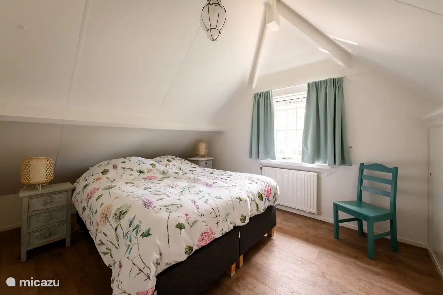 Es maravillosamente relajante en las tranquilas y aireadas habitaciones sobre los finos somieres.