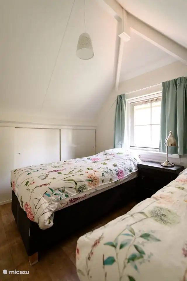 Es maravillosamente relajante en las tranquilas y aireadas habitaciones sobre los finos somieres.