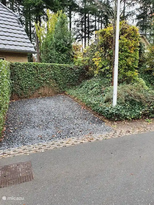 segundo espacio de estacionamiento en el sitio