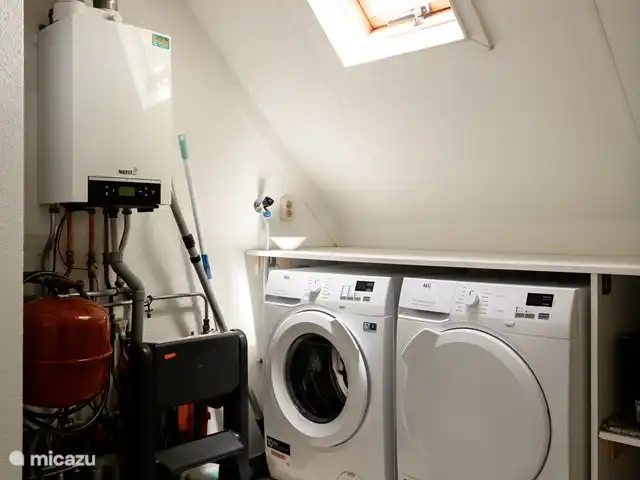 Maison de vacances Louise | Pays-Bas, Gueldre, Lunteren - bungalow La buanderie est équipée d'un lave-linge et d'un sèche-linge à condensation