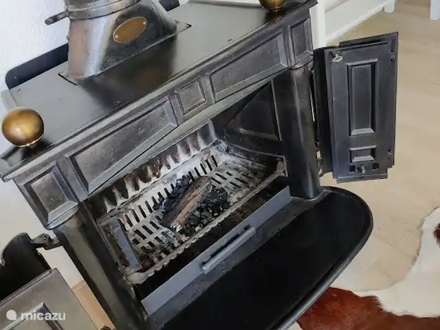 Maison de vacances Louise | Pays-Bas, Gueldre, Lunteren - bungalow Le poêle à bois ouvert est un véritable créateur d'ambiance.