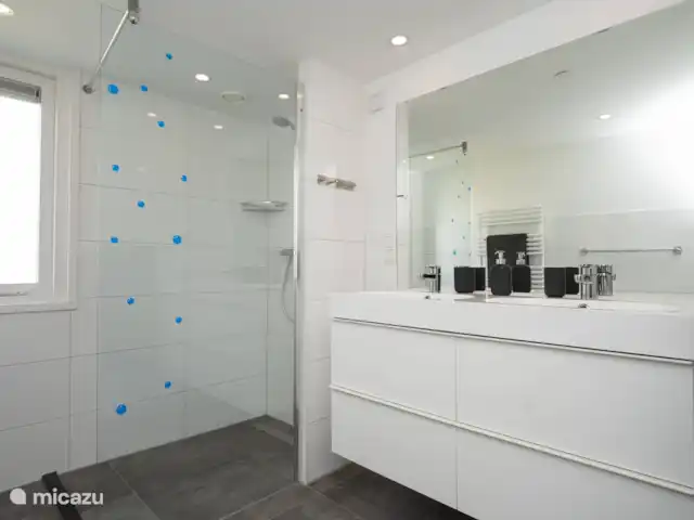 Villa de luxe Texel 8-10 pers Krim 95 | Pays-Bas, Texel, De Cocksdorp - maison de vacances Salle de bain au 1er étage avec douche à l'italienne et WC séparé