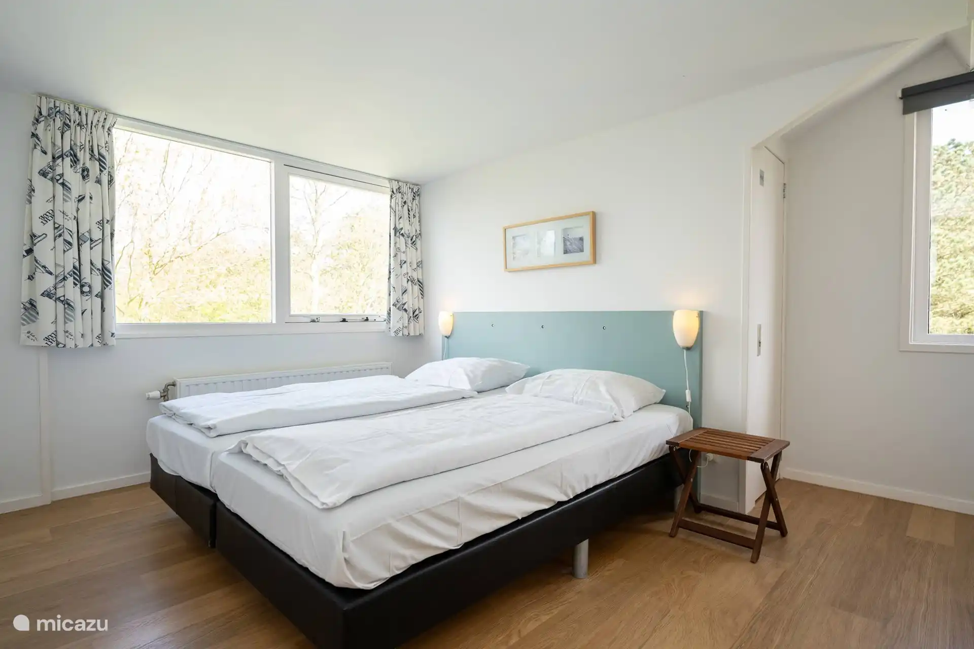 3. Schlafzimmer im 1. Stock mit Kinderbett