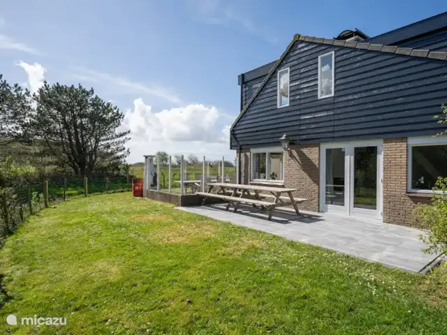 Villa de luxe Texel 8-10 pers Krim 95 | Pays-Bas, Texel, De Cocksdorp - maison de vacances 3ème terrasse avec tables de pique-nique au Sud-Est