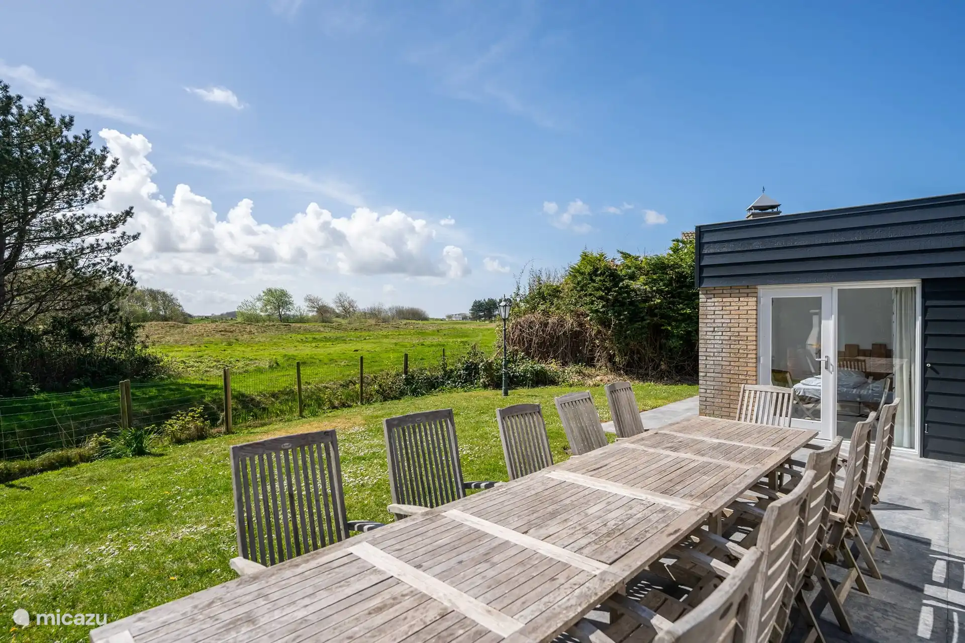 1. Terrasse mit festem Grill nach Südwesten