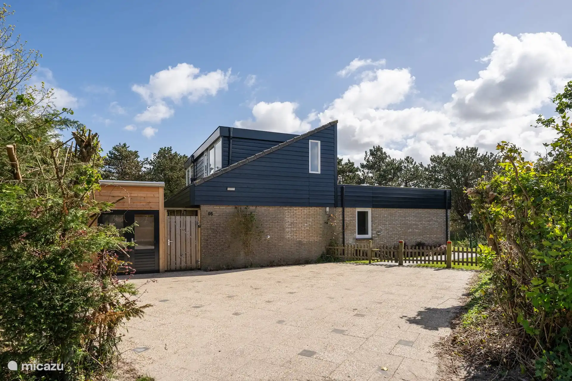 Geräumige Auffahrt für 3 Autos