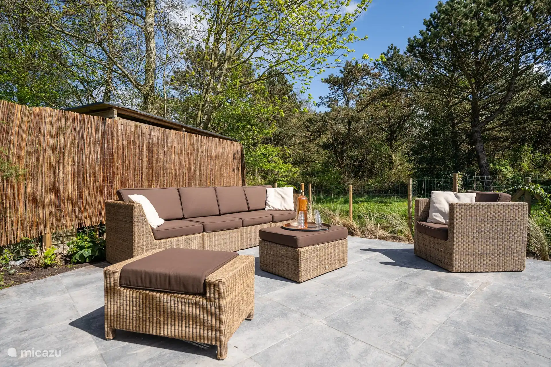 2. Terrasse nach Südwesten mit Lounge-Set