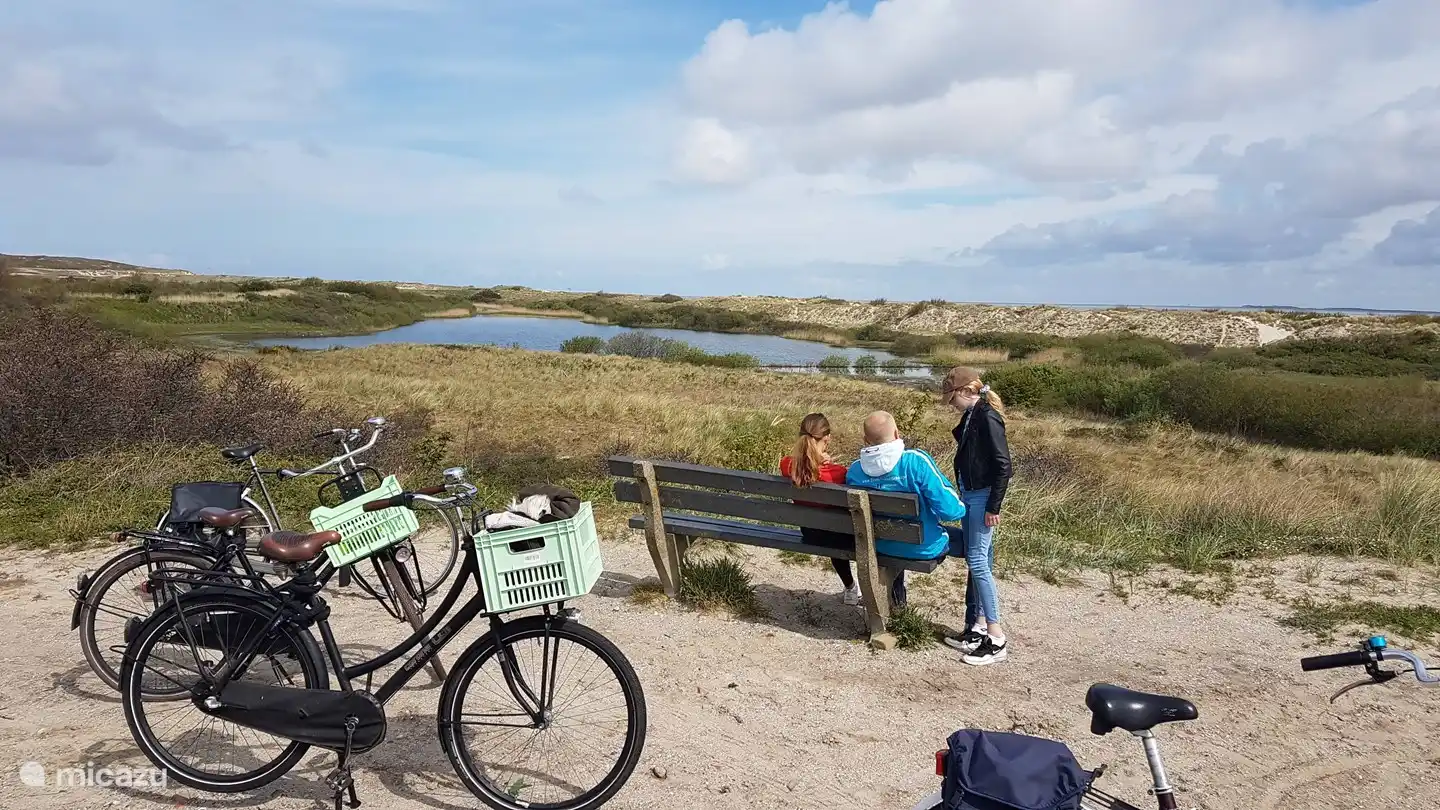 Radfahren in der Nähe des Leuchtturms