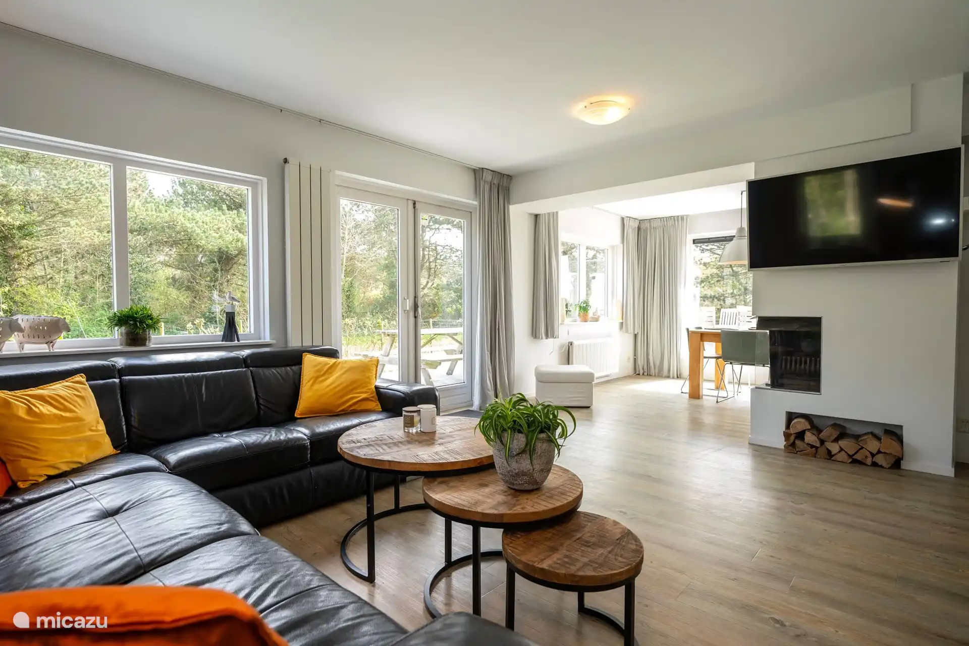 Wohnzimmer und Esszimmer