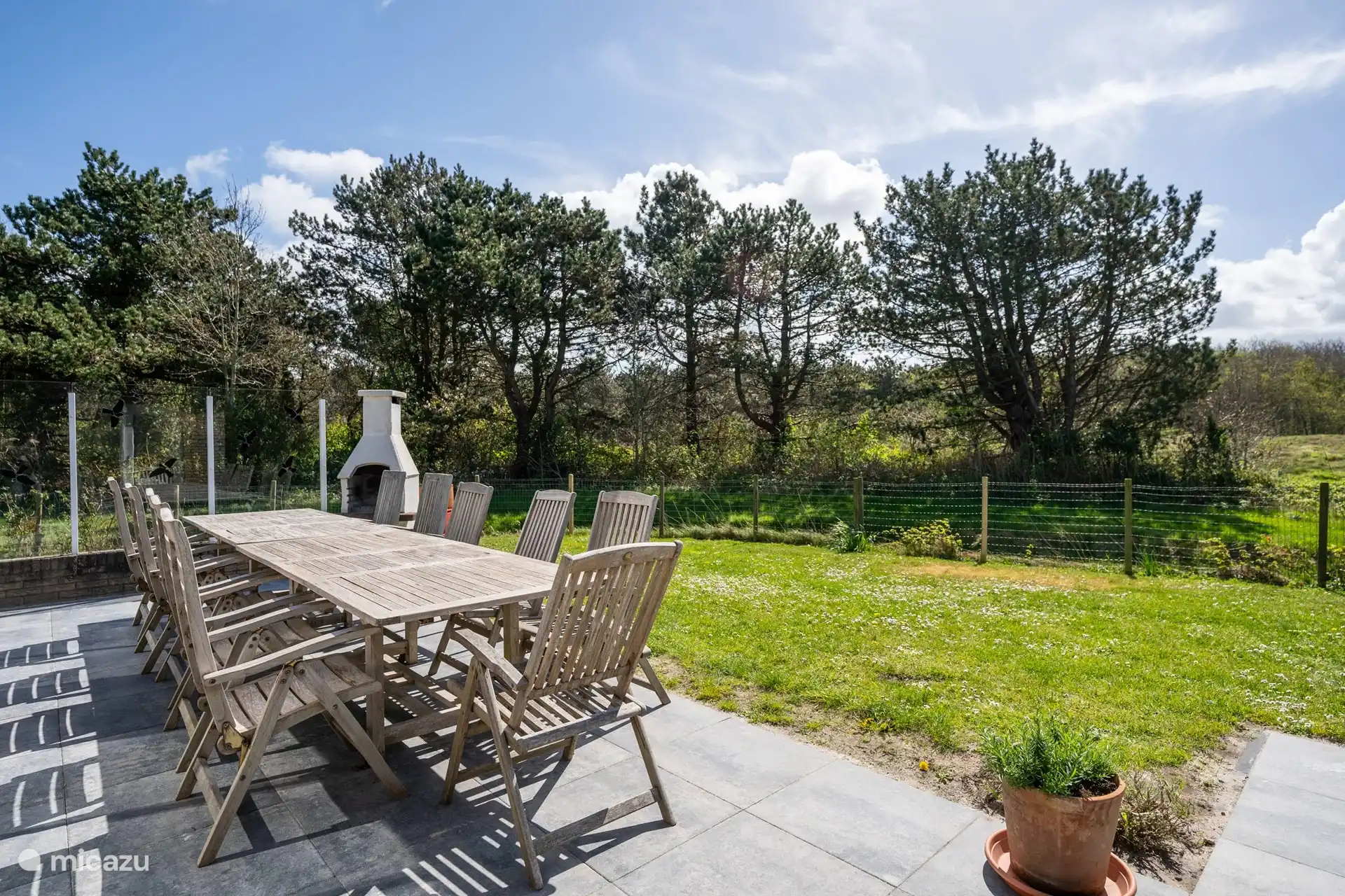 1. Terrasse mit festem Grill nach Südwesten