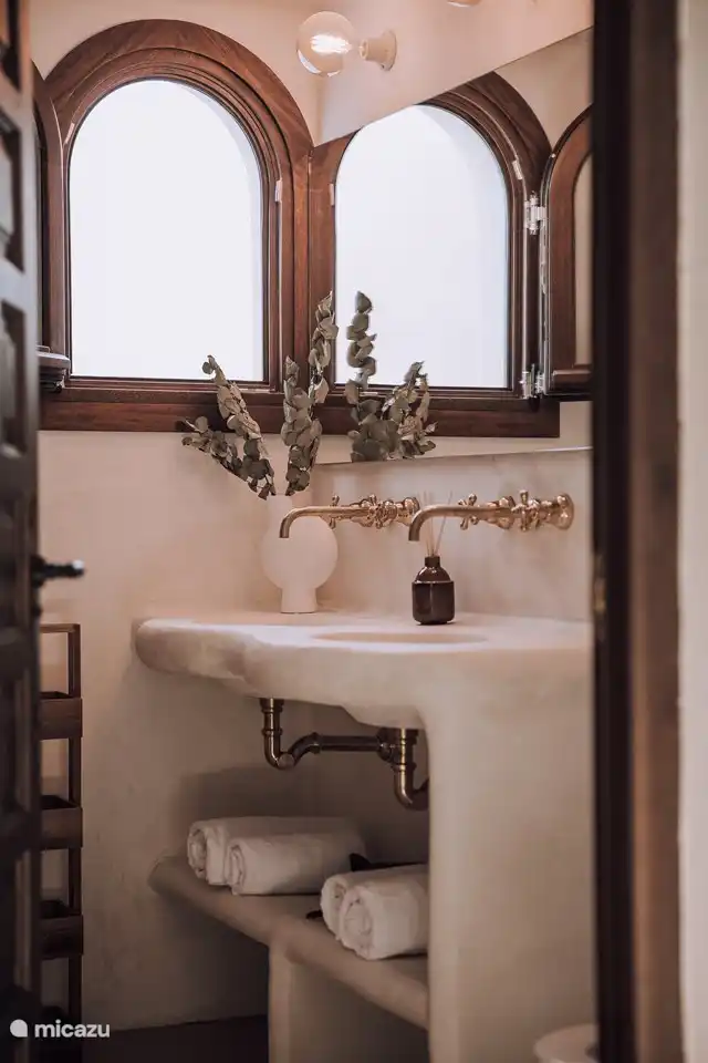 L’appartement Fustera - salle de bain attenante