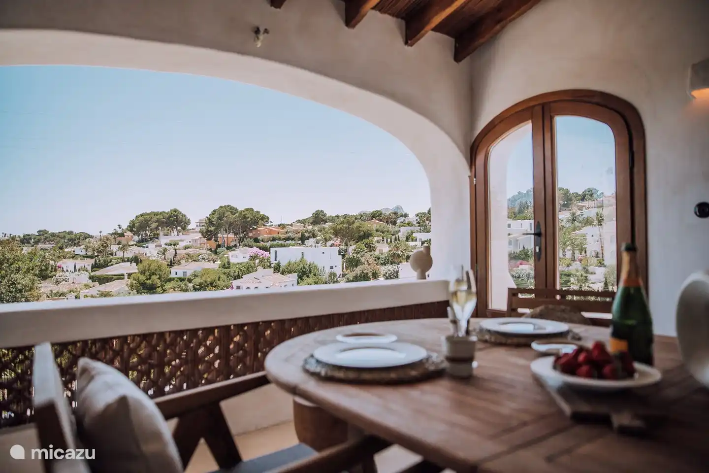 Table à manger couverte