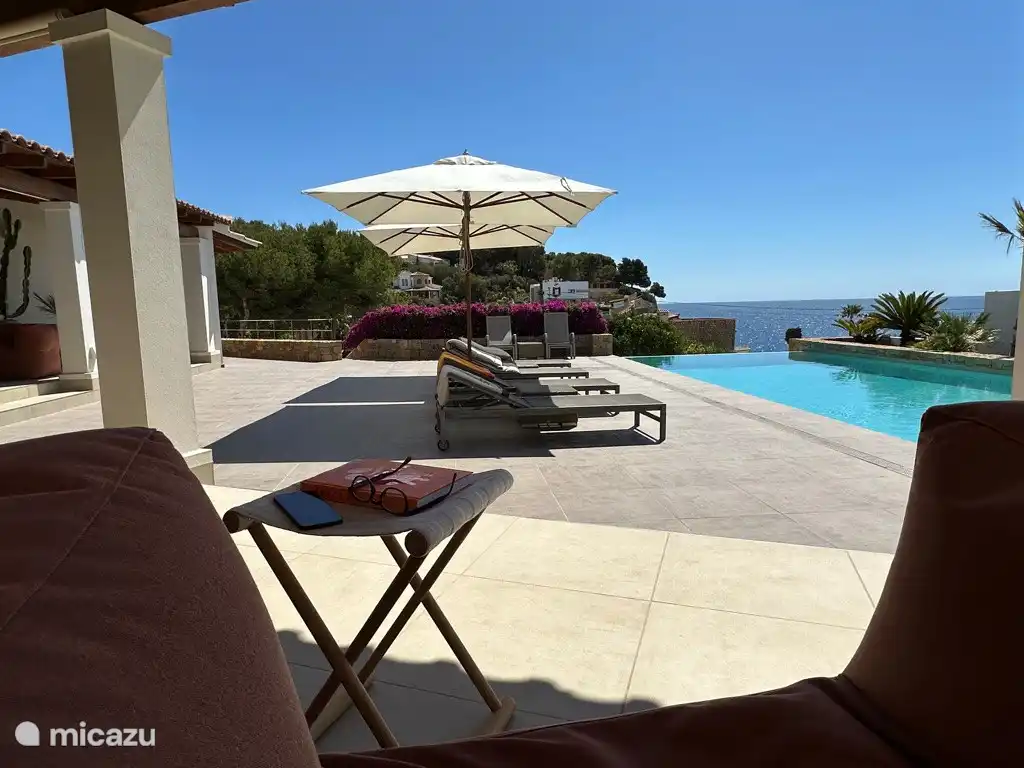 Naya mit Aussicht in der Villa Emperador