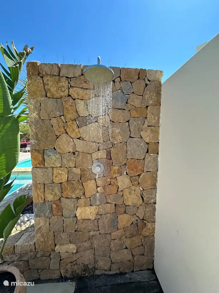 Außendusche, Villa Emperador