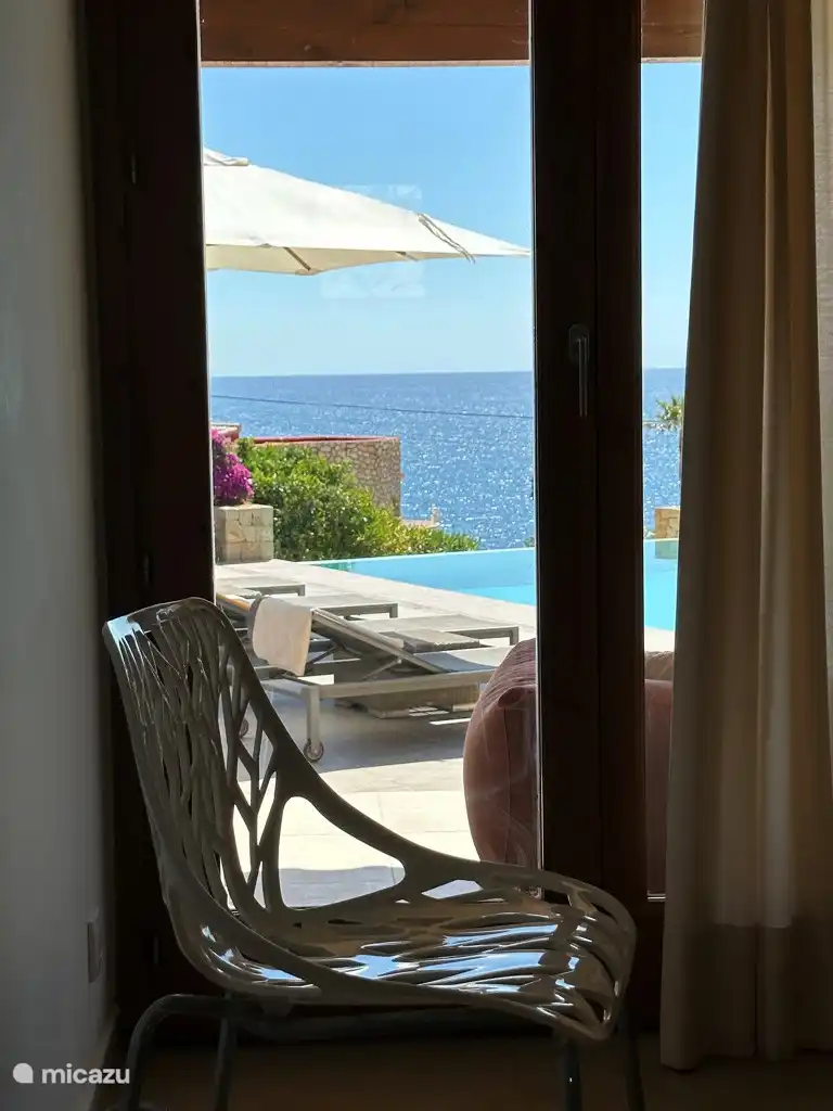 Blick aus dem Schlafzimmer in der Villa Emperador