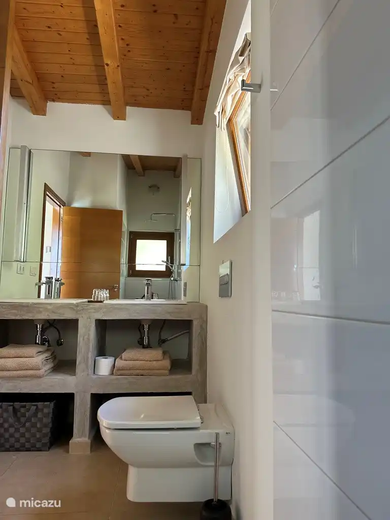 Bad en suite im Nebengebäude der Villa Emperador