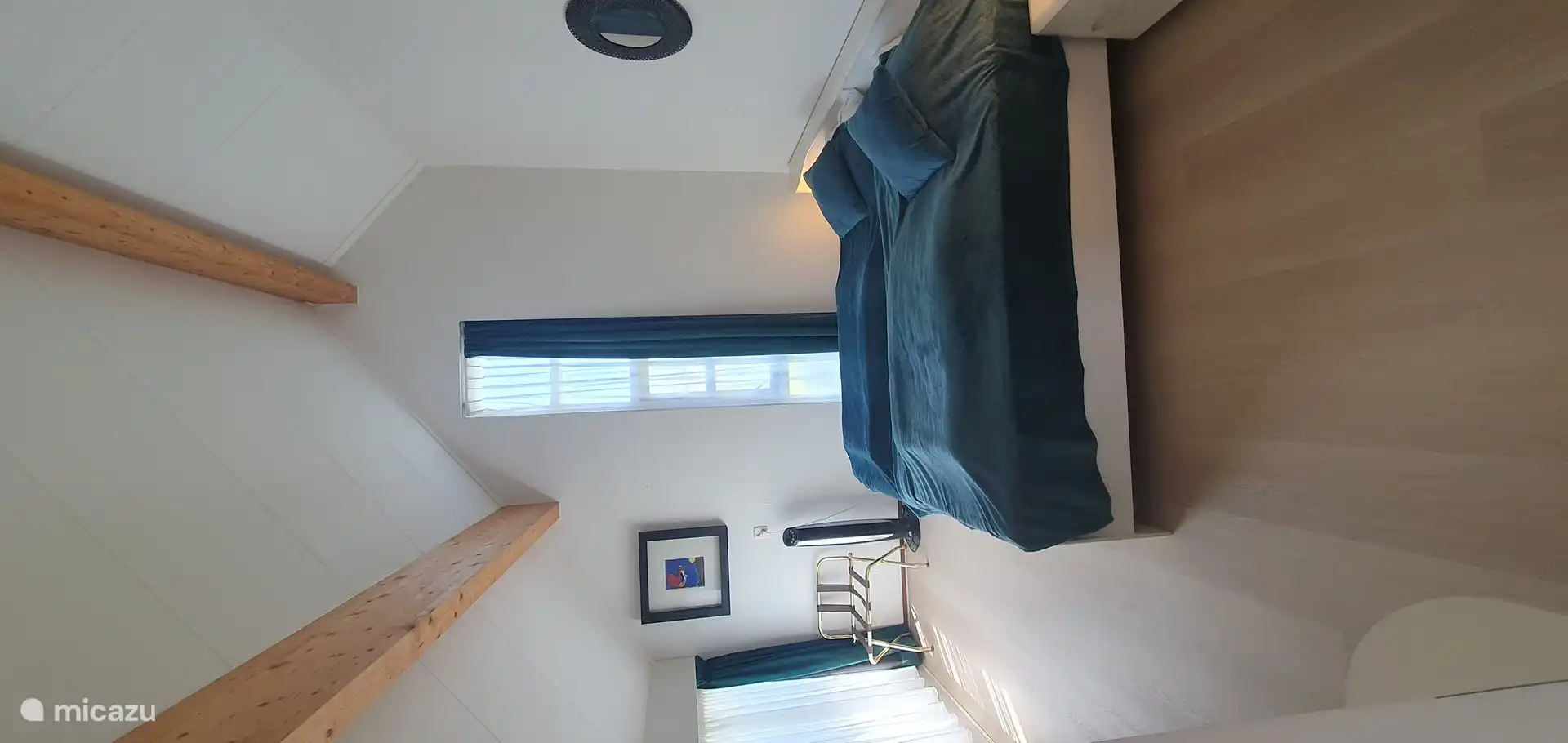 Großes Schlafzimmer im Obergeschoss, guter Schlaf durch gesunde Seeluft