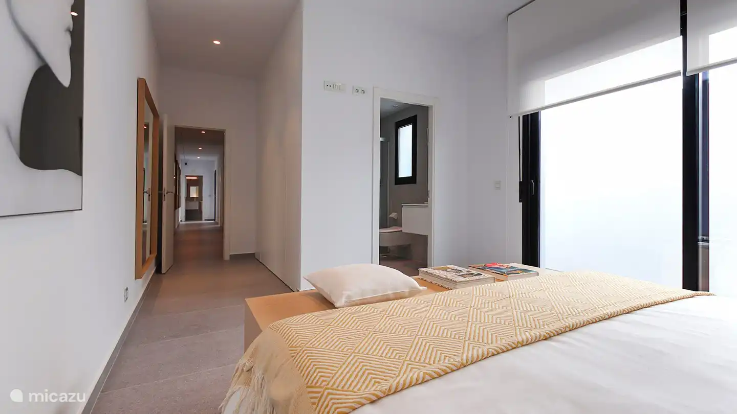 Schlafzimmer 1 mit eigenem Bad