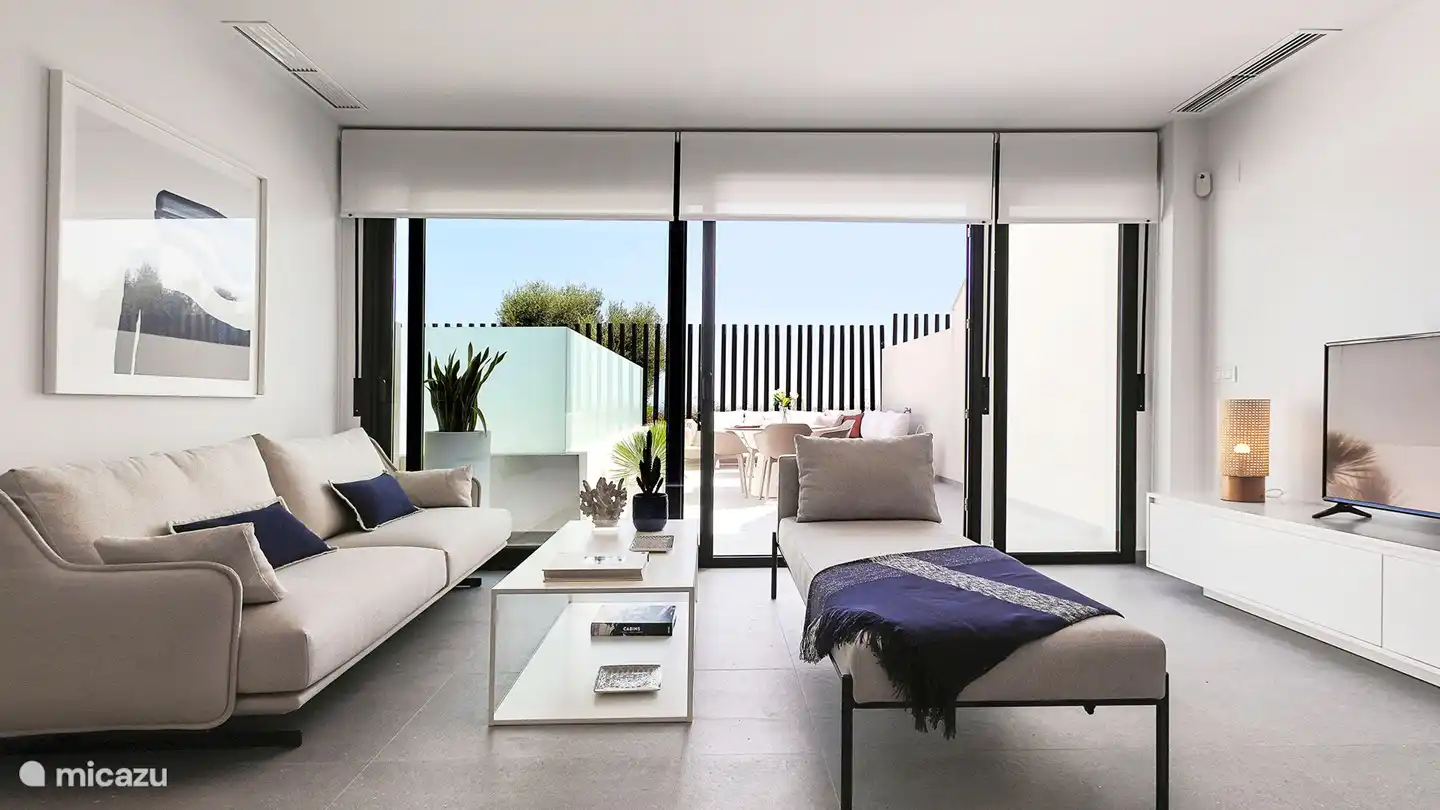 Wohnzimmer mit Blick auf die Terrasse