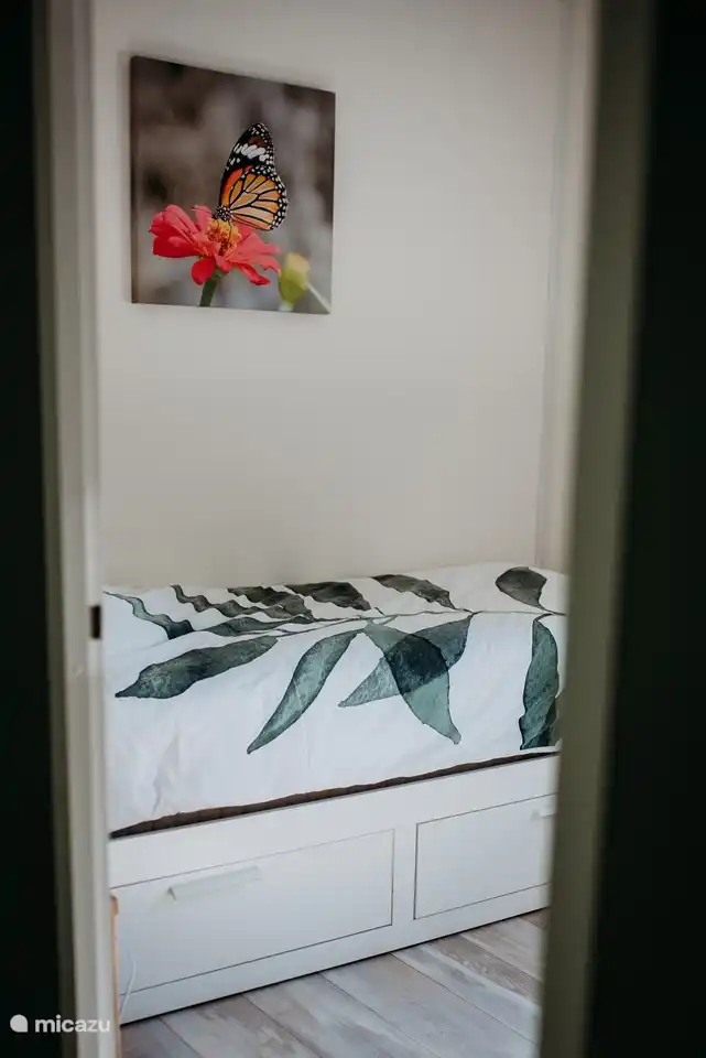 Chambre avec un lit simple pouvant se transformer en lit double,