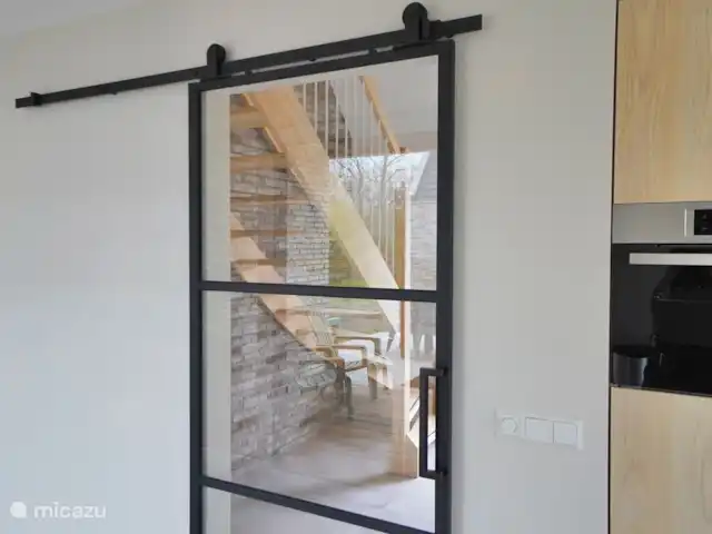 Kruisweg 5 H2 | Pays-Bas, Hollande du Nord, Callantsoog - villa Porte du hall et escalier vers le haut