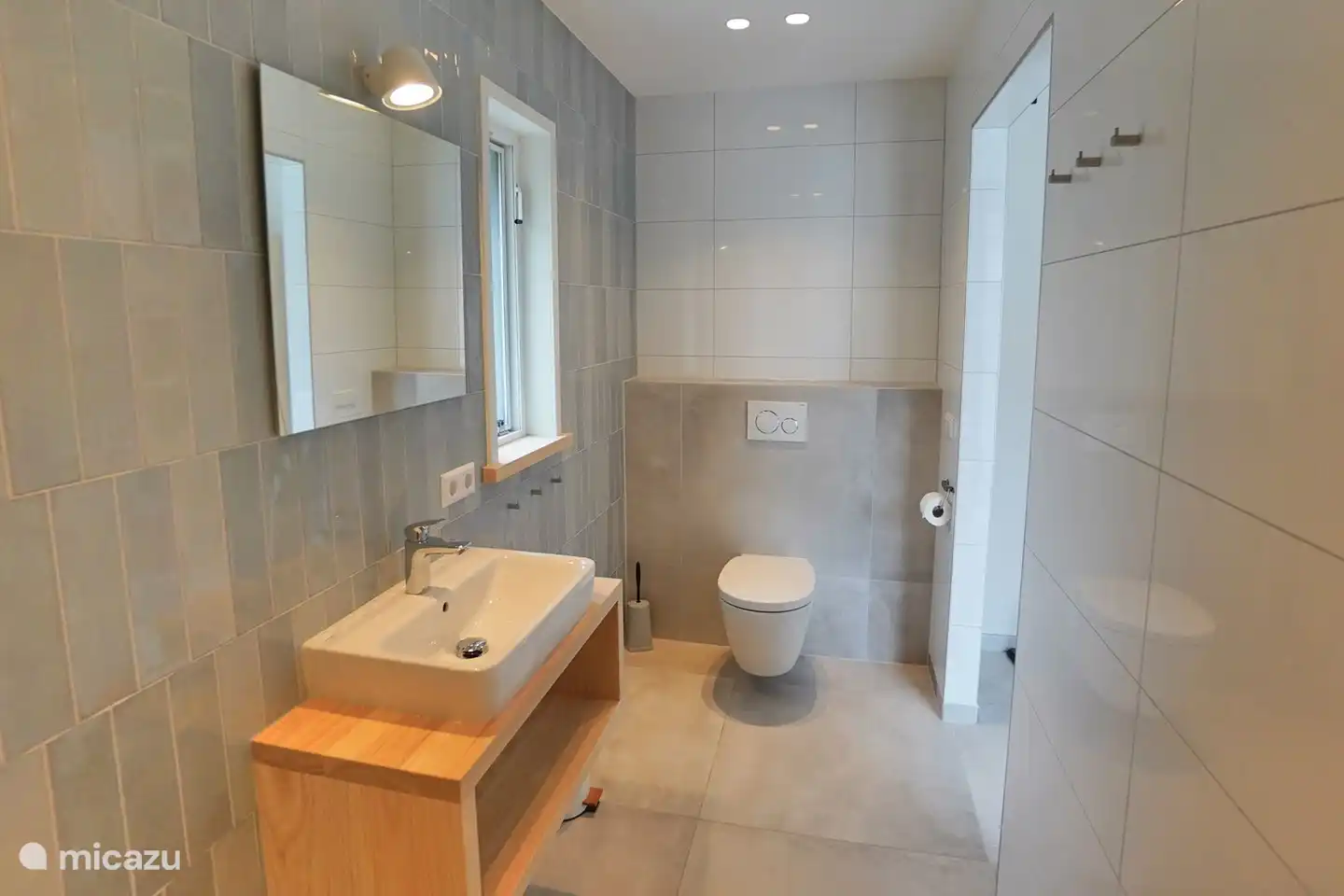 Schlafzimmer 2 im Erdgeschoss mit Badezimmer en Suite