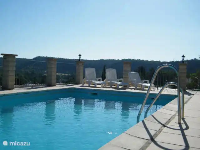 Le Sapin A en Francia, Ardecha, Les Vans - casa rural / cabaña Es maravilloso estar en la piscina.