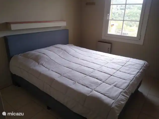 Le Sapin A en Francia, Ardecha, Les Vans - casa rural / cabaña dormitorio con somier 160cm