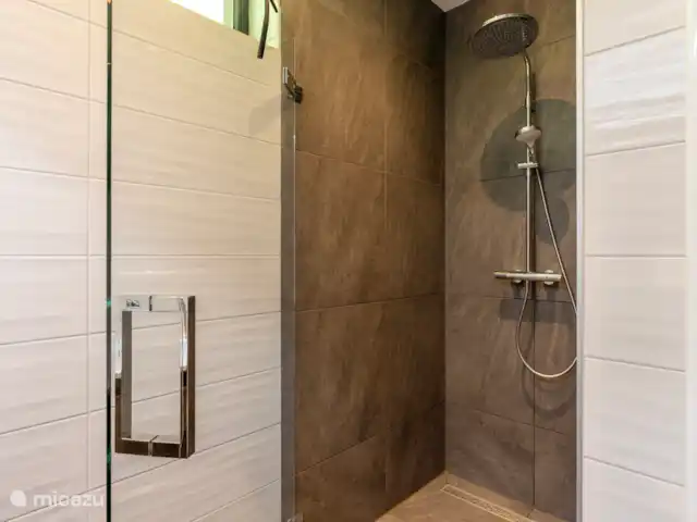 Bosvilla de Merel, unieke lokatie    huren in Nederland, Drenthe, Wateren - villa Badkamer met 2e toilet