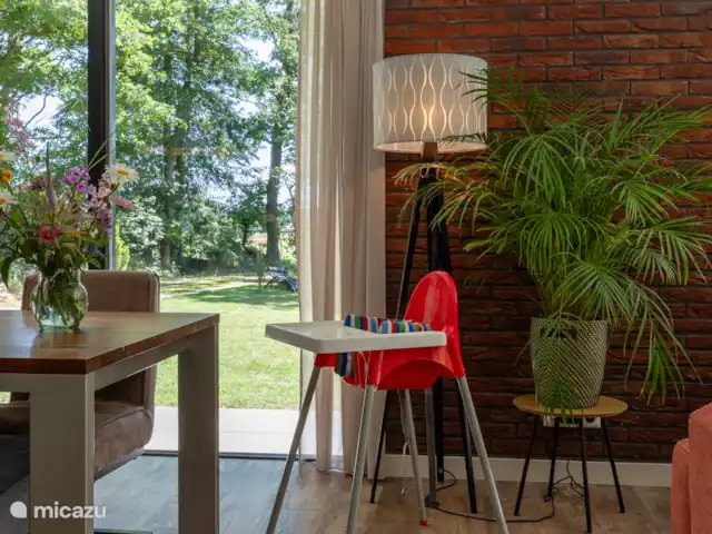 Bosvilla de Merel, unieke lokatie    huren in Nederland, Drenthe, Wateren - villa Kinderstoel aanwezig in de Merel