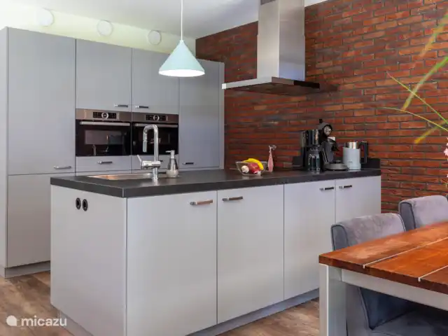 Bosvilla de Merel, unieke lokatie    huren in Nederland, Drenthe, Wateren - villa Keuken en eethoek in de Merel