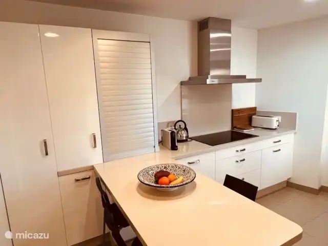 Bermudas Playa 37 en España, Costa del Sol, Estepona - apartamento Cocina con sala de estar