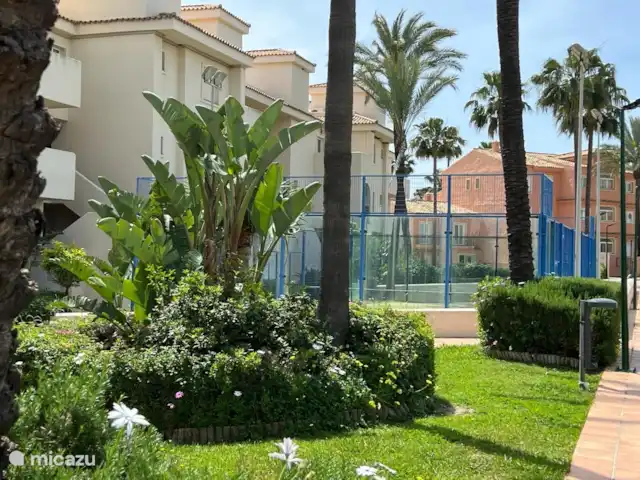 Bermudas Playa 37 en España, Costa del Sol, Estepona - apartamento Pista de pádel disponible
