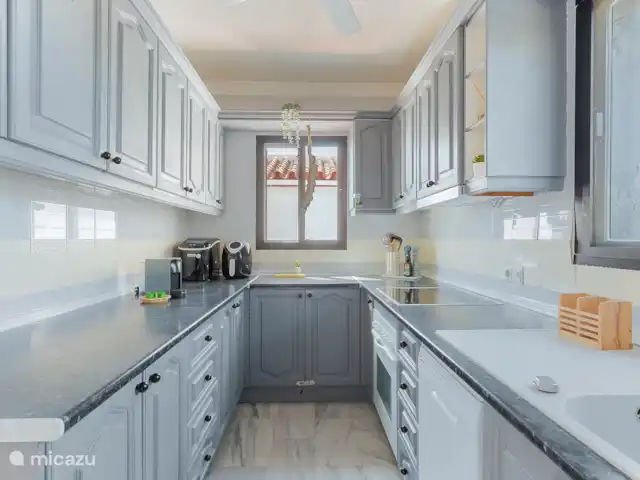 Location de Vacances Espagne, Costa del Sol, Nerja, maison de vacances - Maison Joya Nerja Cuisine luxueusement équipée, entièrement équipée pour tous vos besoins en matière de cuisine.