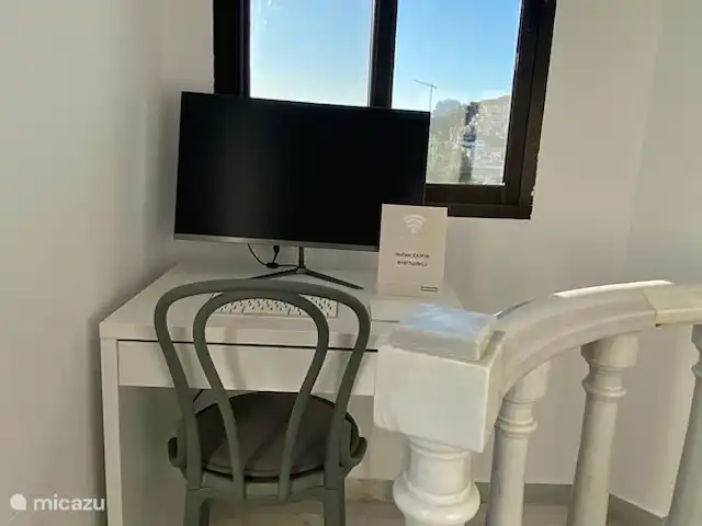 Location de Vacances Espagne, Costa del Sol, Nerja, maison de vacances - Maison Joya Nerja Emportez votre ordinateur portable avec vous et profitez du luxe d'un écran supplémentaire derrière lequel travailler.