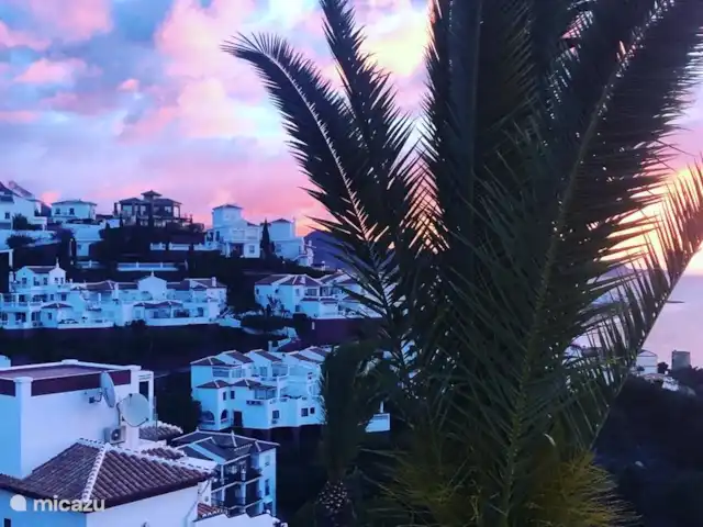 Location de Vacances Espagne, Costa del Sol, Nerja, maison de vacances - Maison Joya Nerja Vue depuis la première terrasse au coucher du soleil.