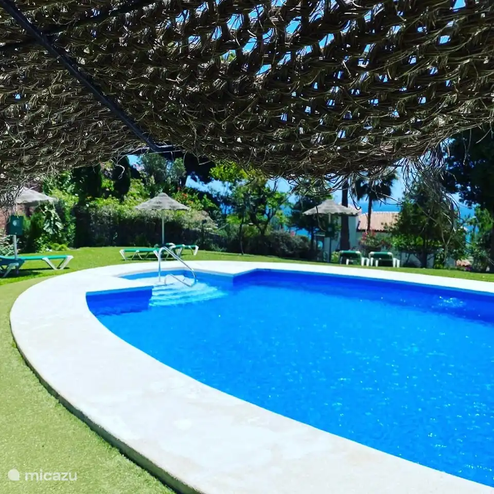 The private pool in Ladera del Mar is open from Easter (mid-April) to October 31. Closed from November 1 to mid-April.