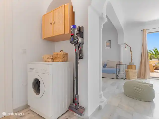 Location de Vacances Espagne, Costa del Sol, Nerja, maison de vacances - Maison Joya Nerja Coin pratique avec machine à laver. Aspirateur Dyson et séchoir pour votre commodité.
