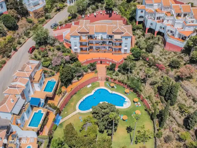 Location de Vacances Espagne, Costa del Sol, Nerja, maison de vacances - Maison Joya Nerja Baignade rafraîchissante dans la piscine à quelques pas.