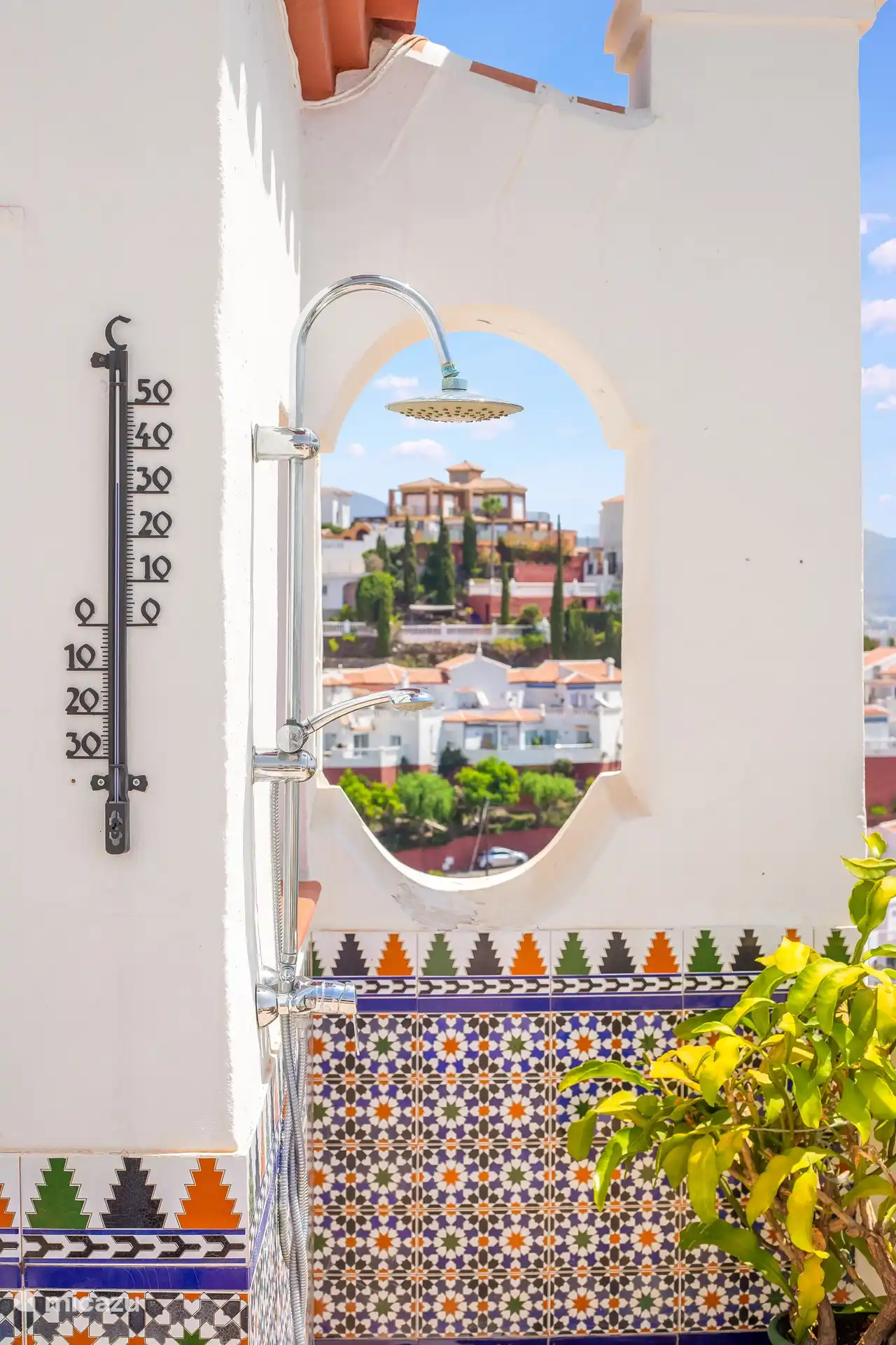 Outdoor shower with complete privacy.