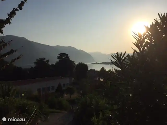 Blick auf den Iseosee von Paratico Spielplatz