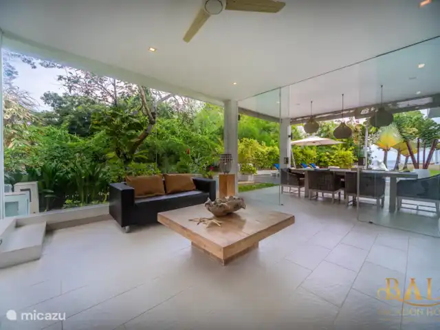 Villa Ibiza @ Bali | Indonésie, Bali, Lovina - villa Salon avec grande paroi vitrée