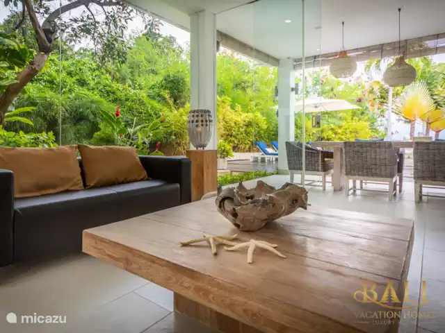 Villa Ibiza @ Bali | Indonésie, Bali, Lovina - villa Salon avec grande paroi vitrée