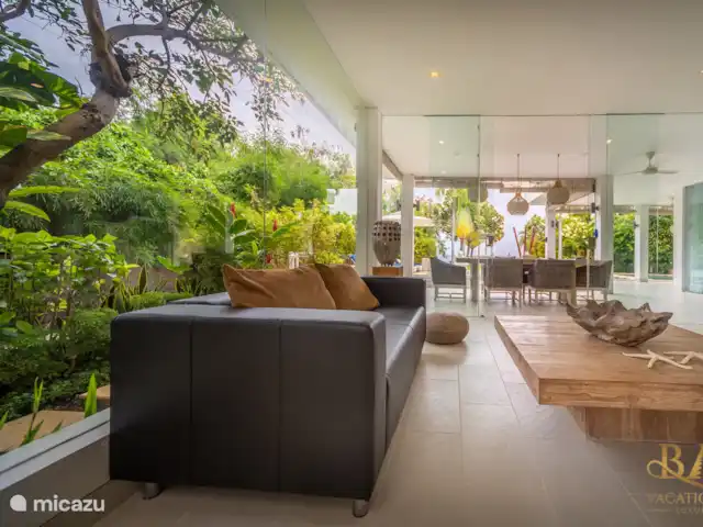 Villa Ibiza @ Bali | Indonésie, Bali, Lovina - villa Salon avec grande paroi vitrée