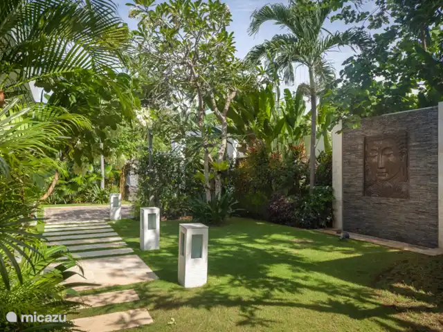 Villa Ibiza @ Bali | Indonésie, Bali, Lovina - villa Jardin devant la villa