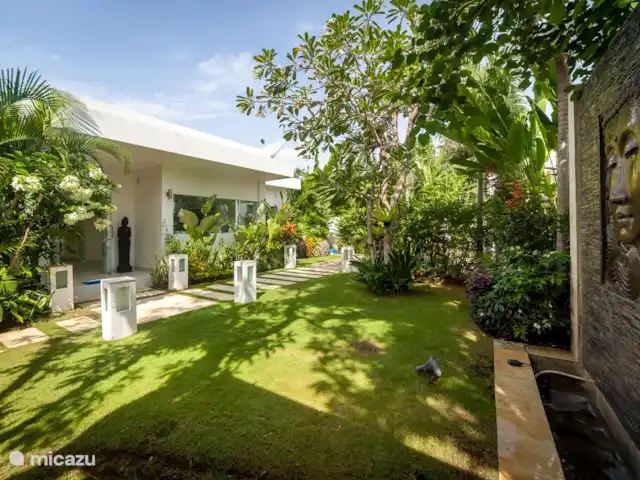 Villa Ibiza @ Bali | Indonésie, Bali, Lovina - villa Jardin devant la villa