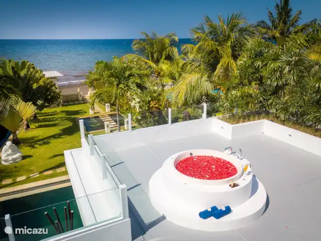 Villa Ibiza @ Bali | Indonésie, Bali, Lovina - villa Profitez d'un bain de fleurs sur le toit avec une vue fantastique sur la mer de Bali !