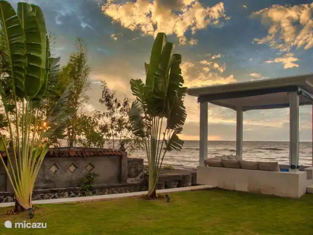 Villa Ibiza @ Bali | Indonésie, Bali, Lovina - villa Tous les soirs vers 18h30 un crépuscule enchanteur de trouvailles