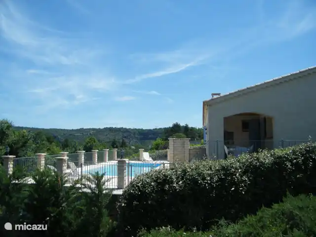 Lémurier B | France, Ardèche, Les Vans - gîte / cottage Vue de la maison avec la piscine